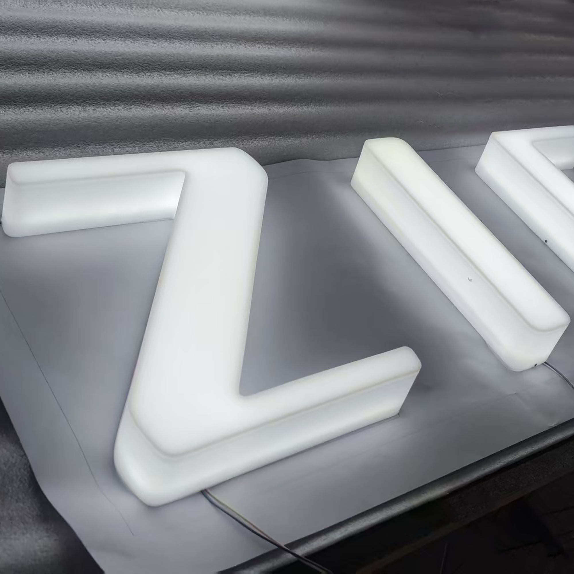 High visibility storefront led signages outdoor 3d full illuminated acrylic channel letters sign