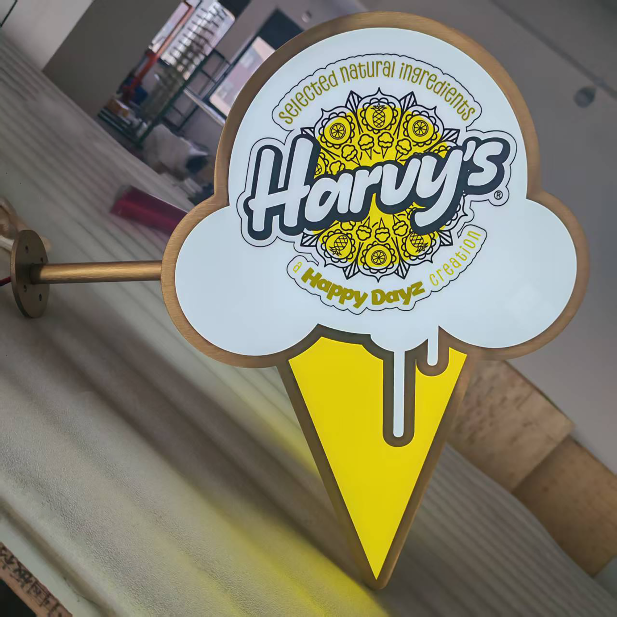 Metal Ice Cream Shop Signs Custom Outdoor Store Business LED Signboard Wall Blade Sign