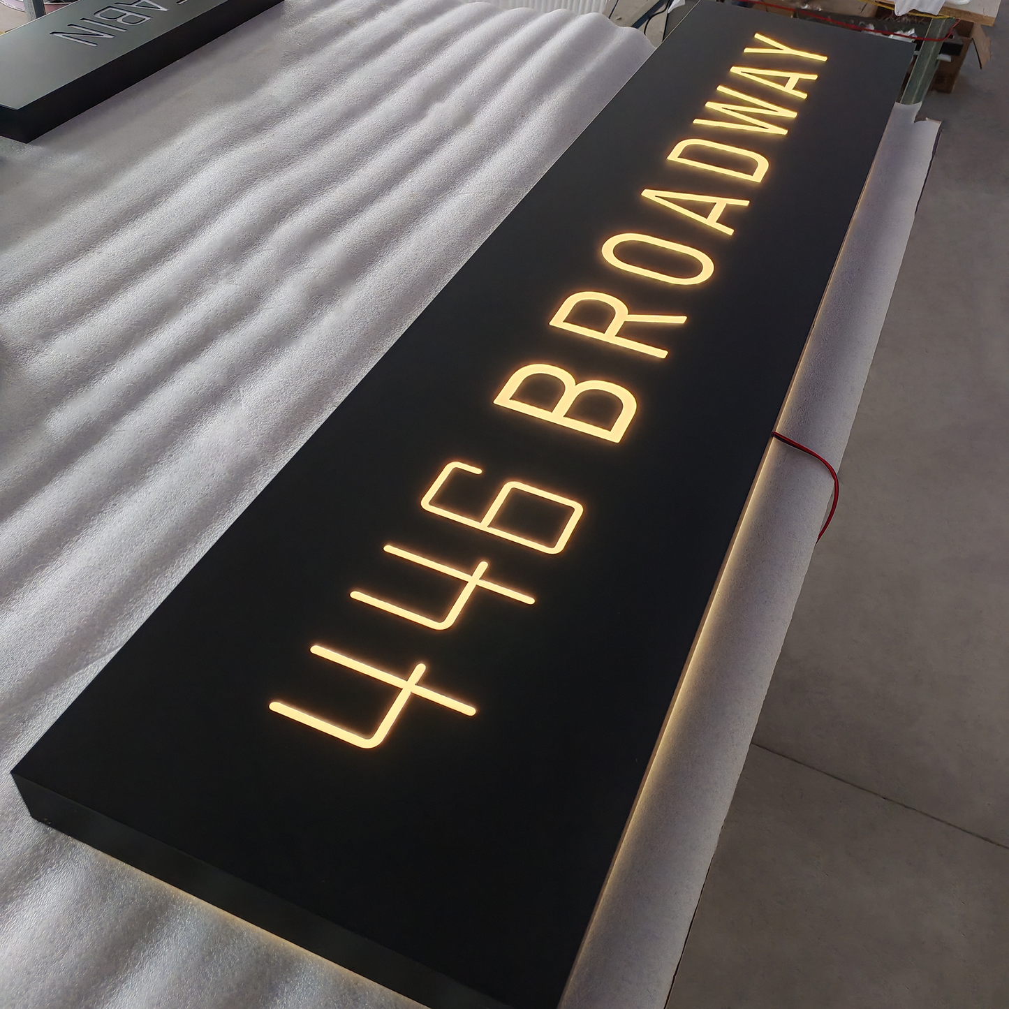 Customized Shape Stainless Steel Luminous Frontlit Led Signboard Sign Outdoor Business Led Light Boxes Signs