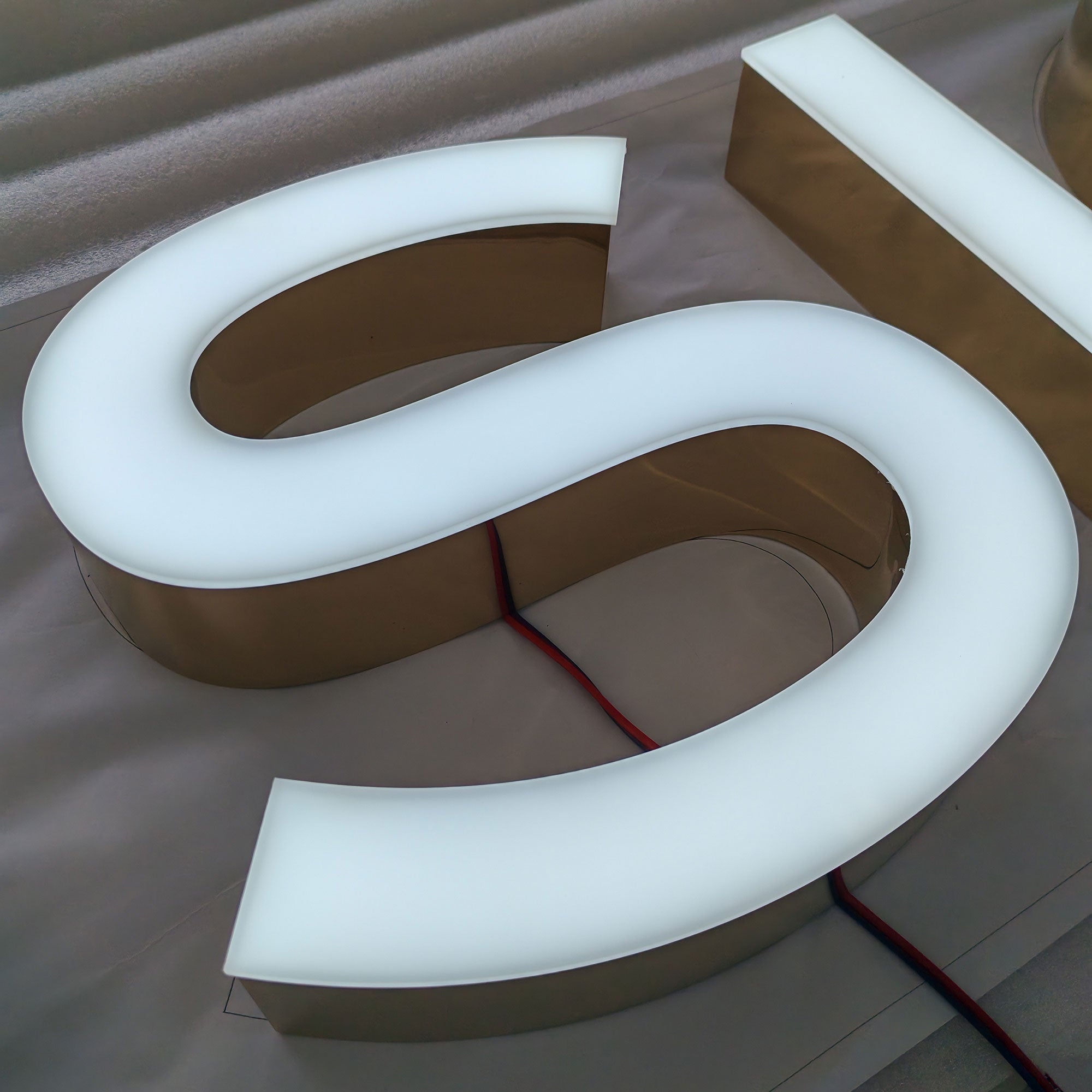 Salon Shop Custom Frontlit Stainless Steel 3D Letters Sign Luxury Shop Mirror Gold Brand Logo Lighted Sign