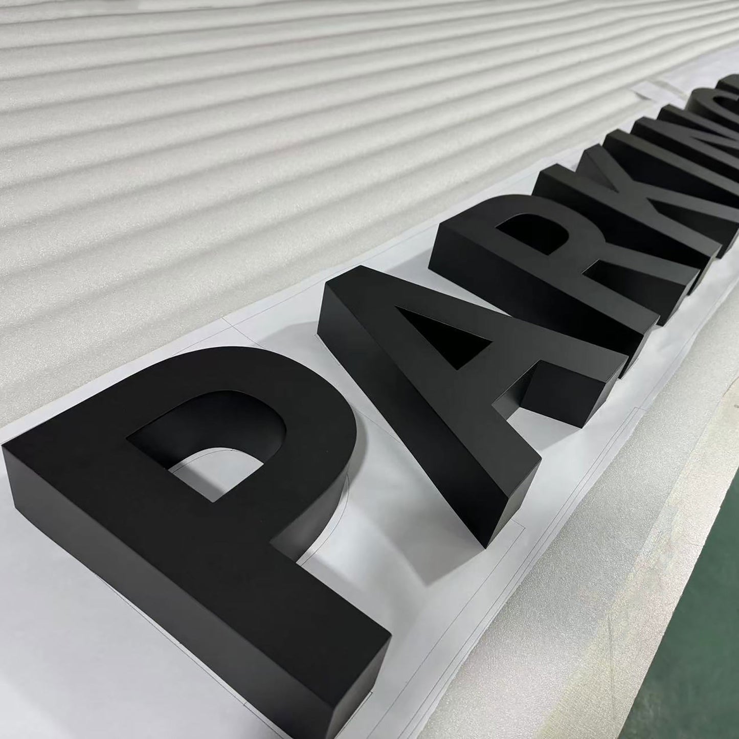 Aluminium Exterior 3D Channel Letter Sign Color Painted Metal Letters Signage Outdoor Non Illuminated Logo Sign