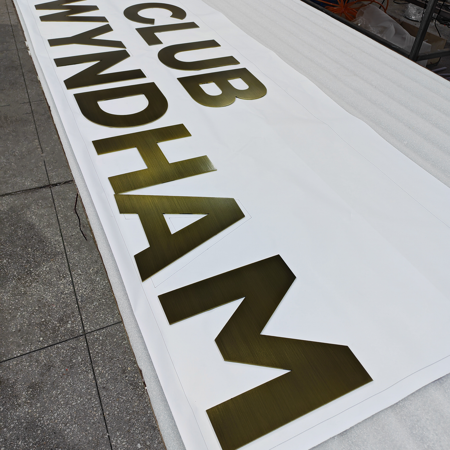 Company Lobby Wall Metal Signage Custom Flat Cut Stainless Steel Letters with Bronze Brushed Finish