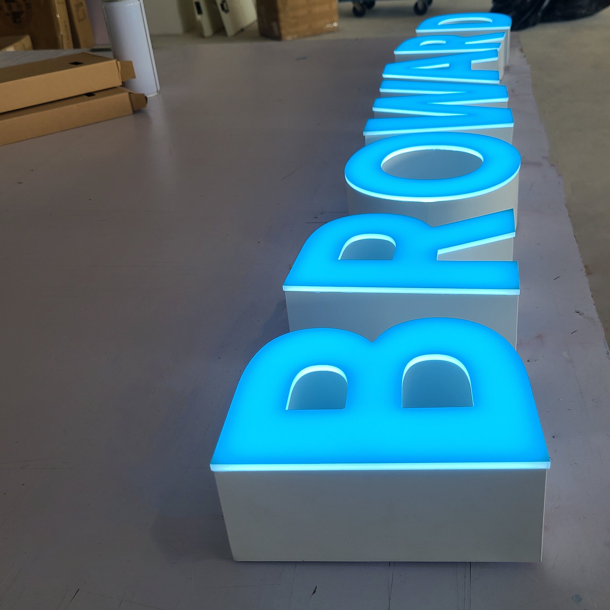 Outlined Lettering Signage Custom Wall Letters Signage Outdoor Illuminatad Channel Letter Signs 3 ...