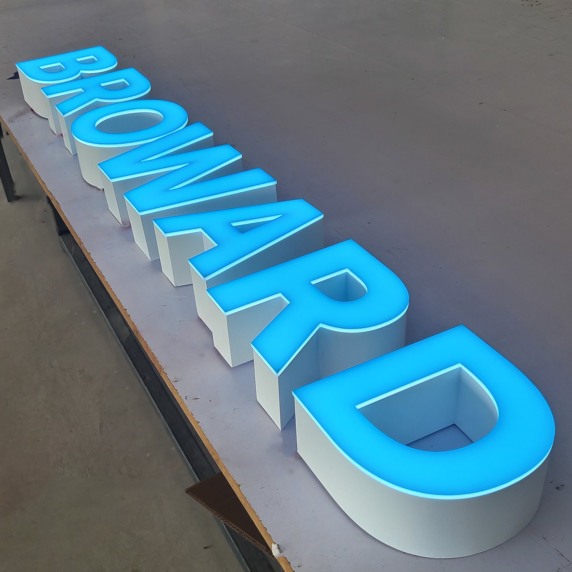 Custom Wall Letters Signage Outdoor Illuminatad Channel Letter Signs 3D Lighting Stainless Steel Letters Advertising Signages