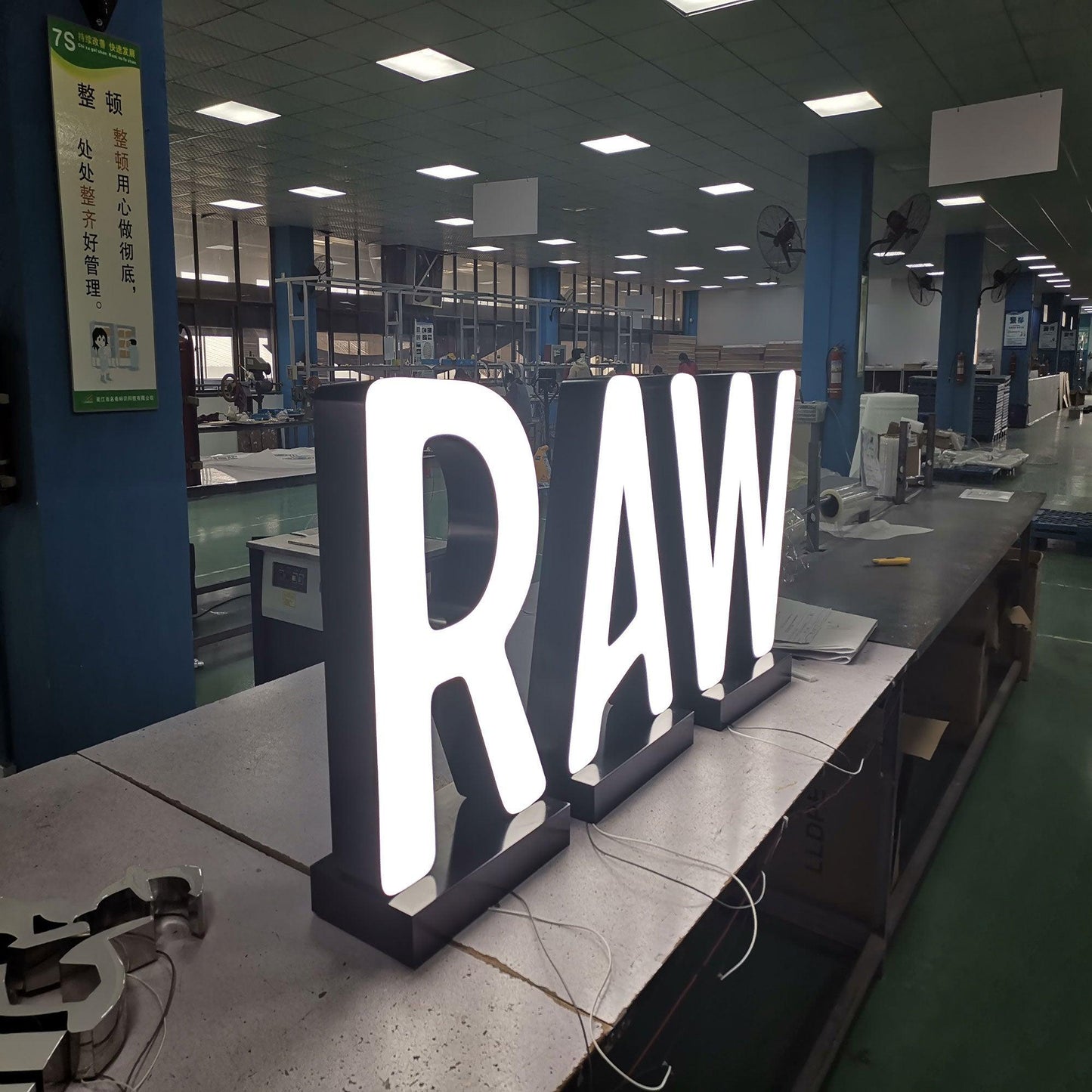 Custom Outdoor 3d Led Channel Letters Sign Giant Large Free Standing Front Illuminated Acrylic Letters Mall Signage