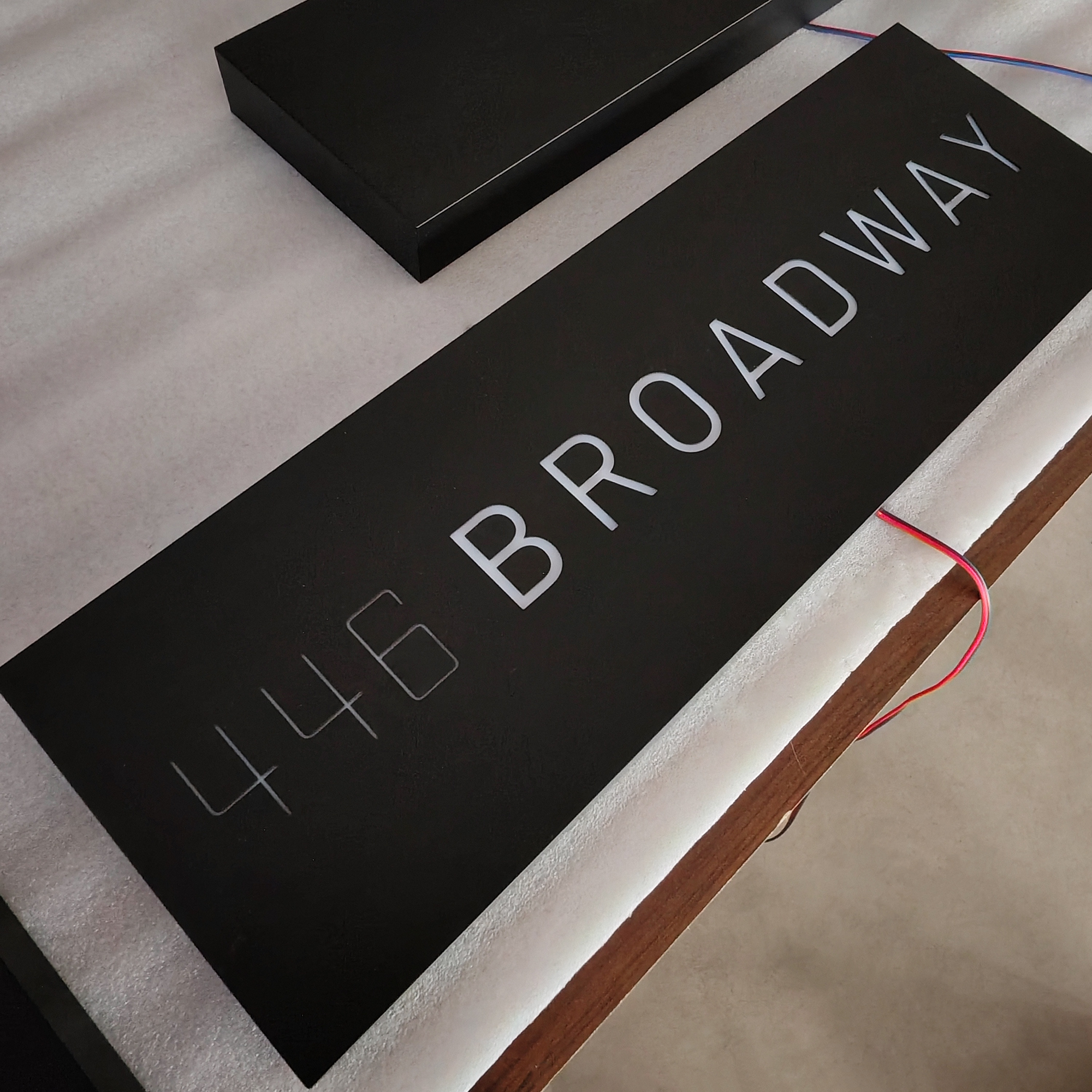 Customized Shape Stainless Steel Luminous Frontlit Led Signboard Sign Outdoor Business Led Light Boxes Signs