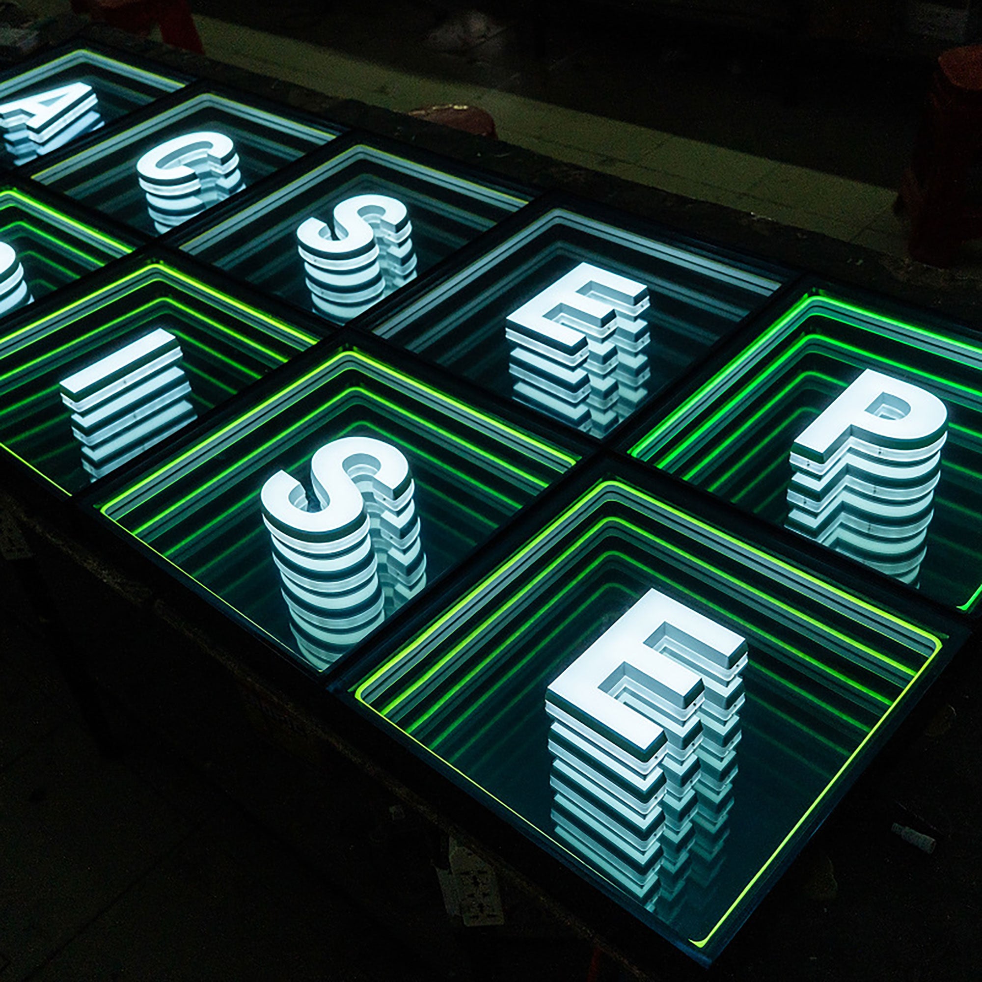 Custom Design Wall Decorative LED Mirror Sign 3D Acrylic Letters Led Infinity Illusion Mirror Reflection Mirror